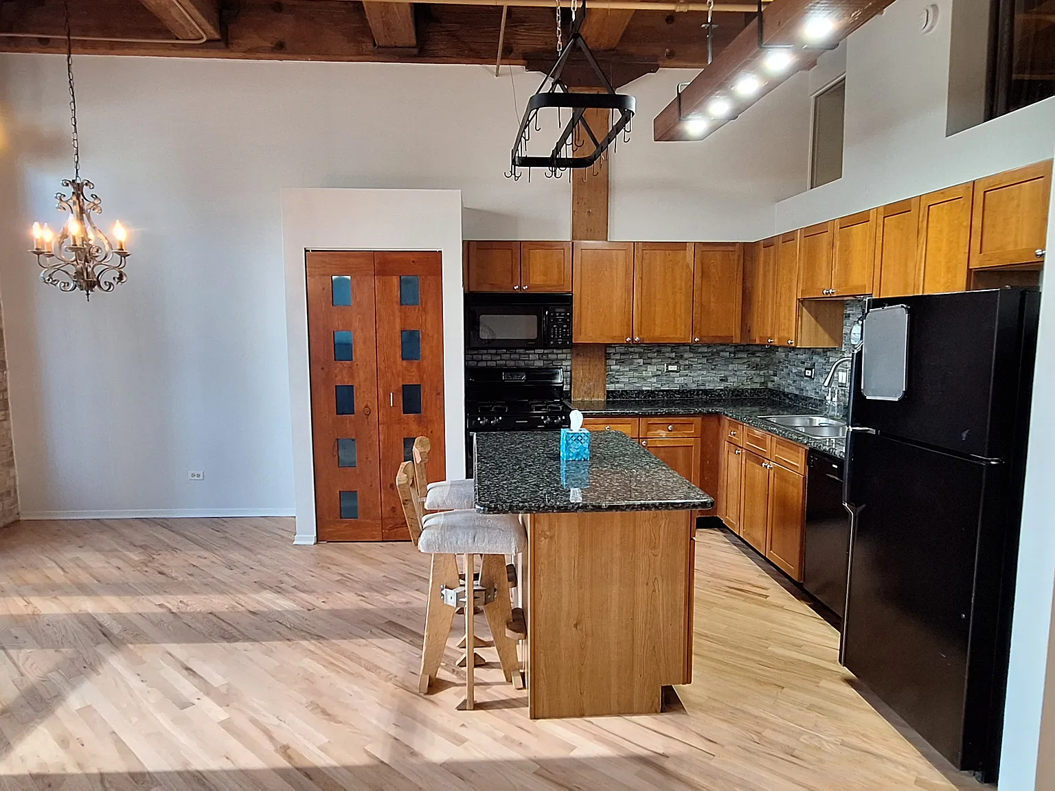 2 bed, 1200 sqft, $3,900 — Photo 4