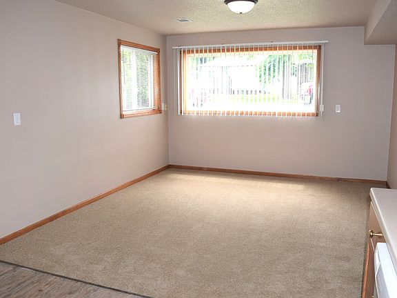 5th image of 304 1st Ave SE #1