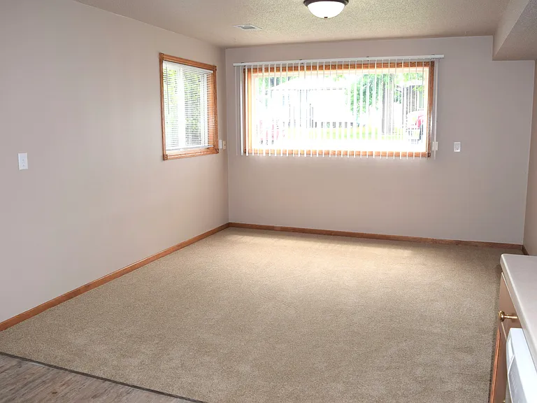 304 1st Ave SE #2 — Photo 8