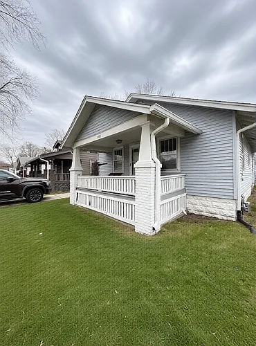 1245 Sedgwick St Photo 1