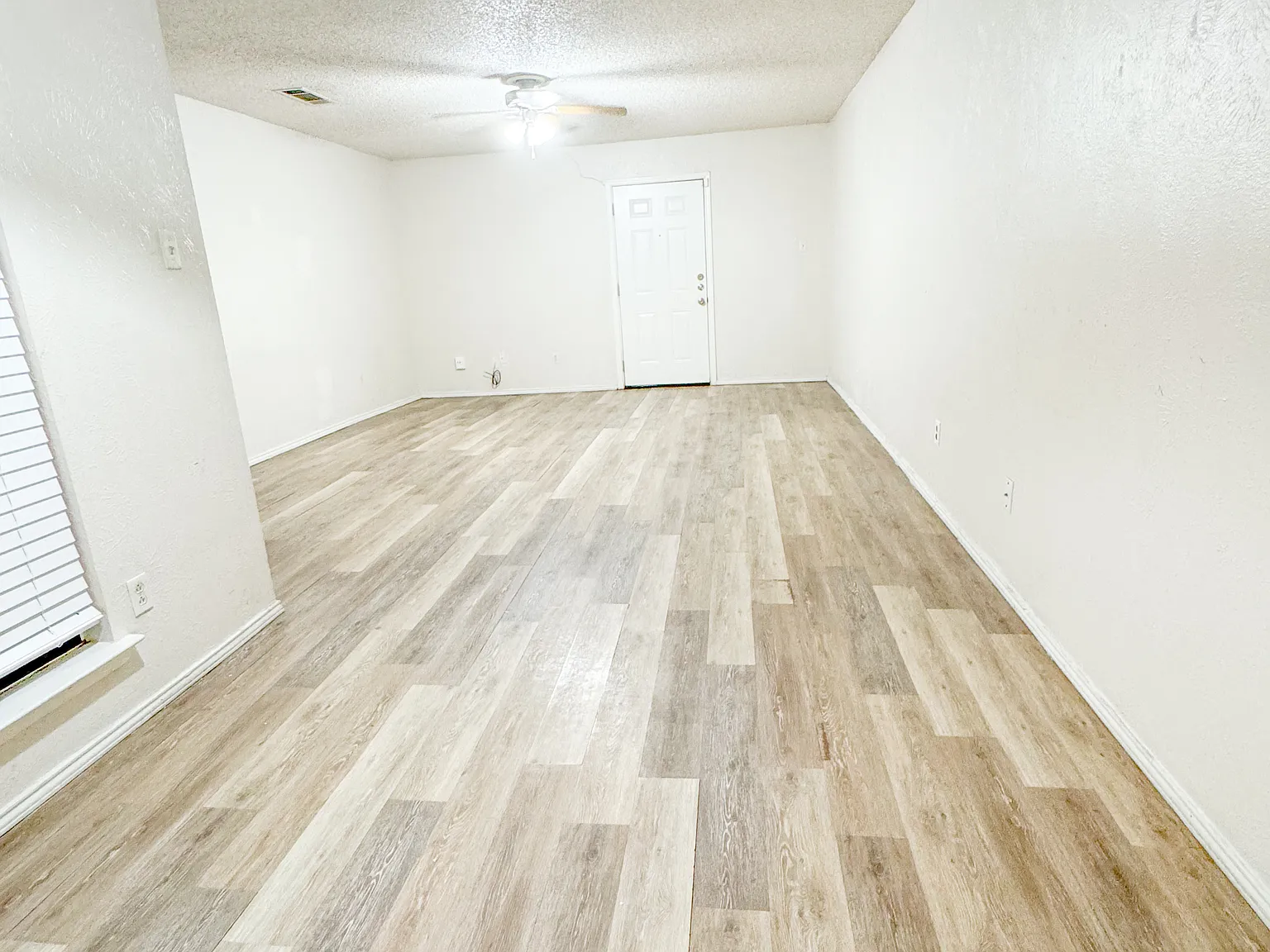 2 bed, 950 sqft, $1,450 — Photo 2