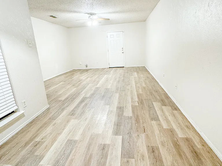 6901 W Cleburne Rd #6901 — Photo 2