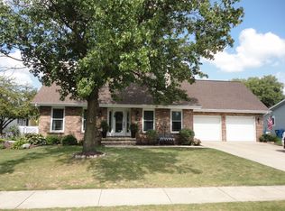 1350 Lake Dr, Morris, IL 60450
