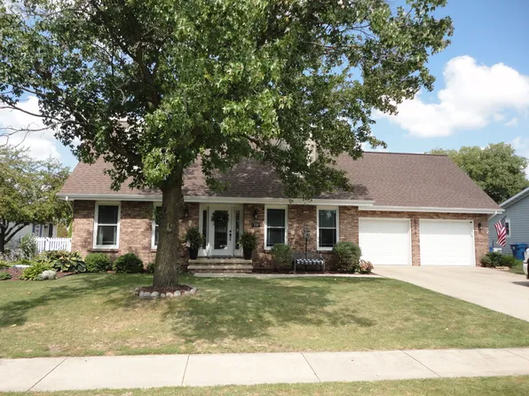 1350 Lake Dr, Morris, IL 60450