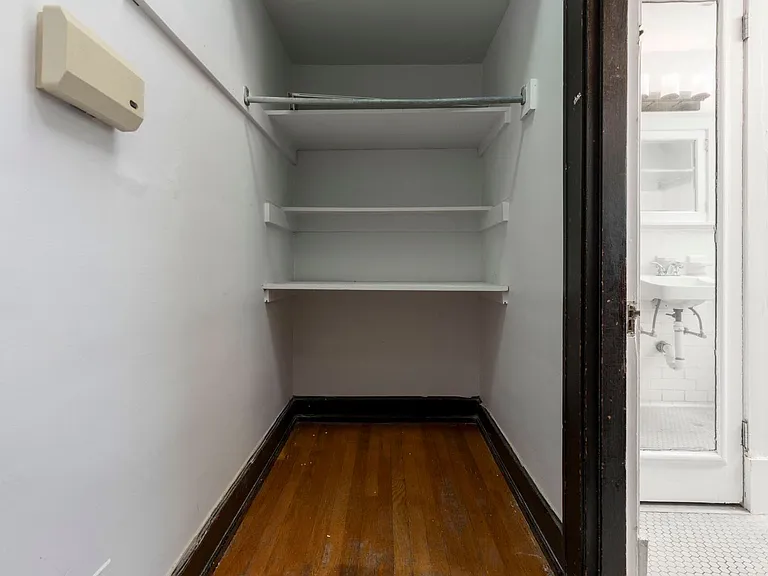 Cavalier Apartments — Photo 25