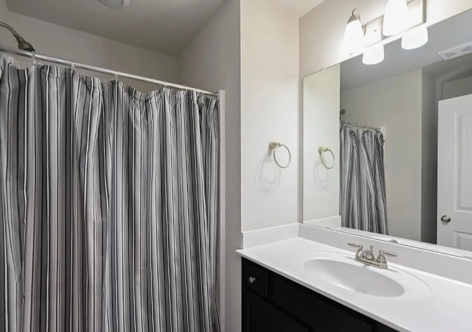 New Updated Price! Charming Home For Rent In Easley- Convenient Location — Photo 3