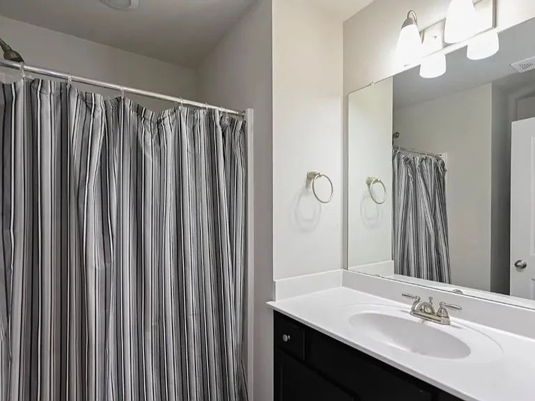 110 Wilbur St — Photo 3