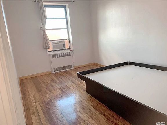 4th image of 14407 Sanford Ave APT 6E