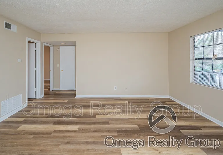 Lakeridge Apartments — Photo 24