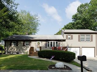 6 Applewood Ln, Milford, CT 06460