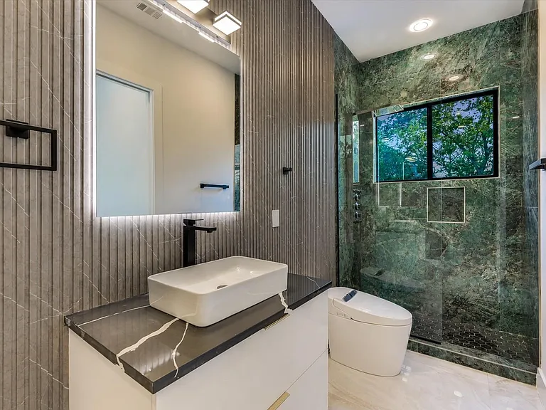 9409 Bell Mountain Dr — Photo 33