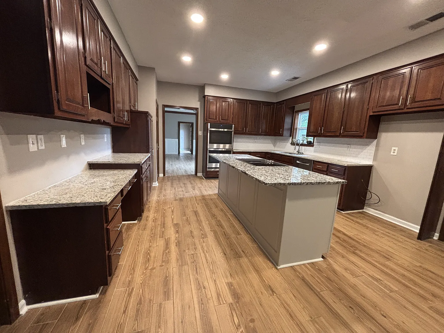 4 bed, 3306 sqft, $2,700 — Photo 2