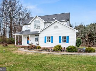 6 Schoolhouse Ln, Fleetwood, PA 19522