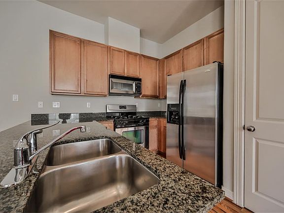 5th image of 3813 Center Plaza Dr