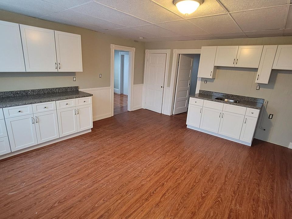 1st image of 275 Jefferson Ave APT 4