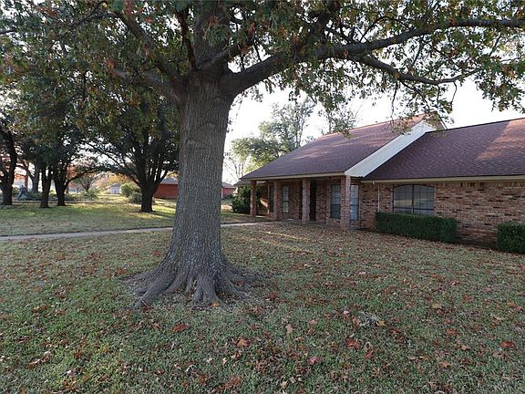 3rd image of 105 Tanglewood Cir