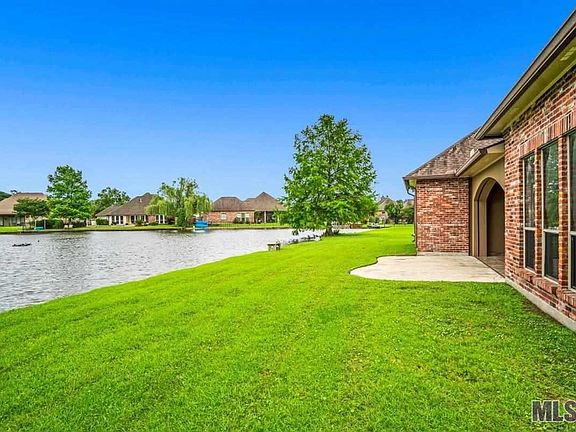 3rd image of 17639 Lake Vista Dr