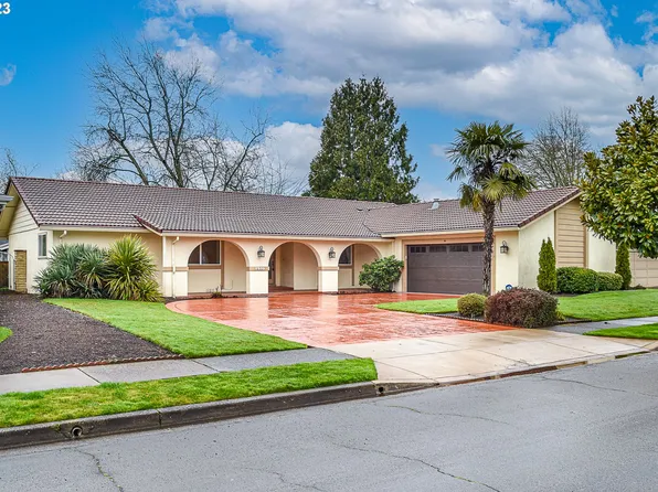 2910 Chuckanut St, Eugene, OR 97408