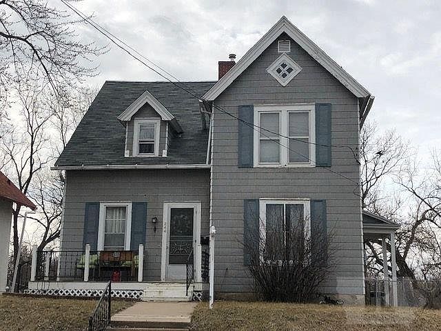 1st image of 244 W Woodland Ave