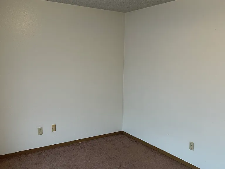 19 E Burlington St #102 — Photo 12