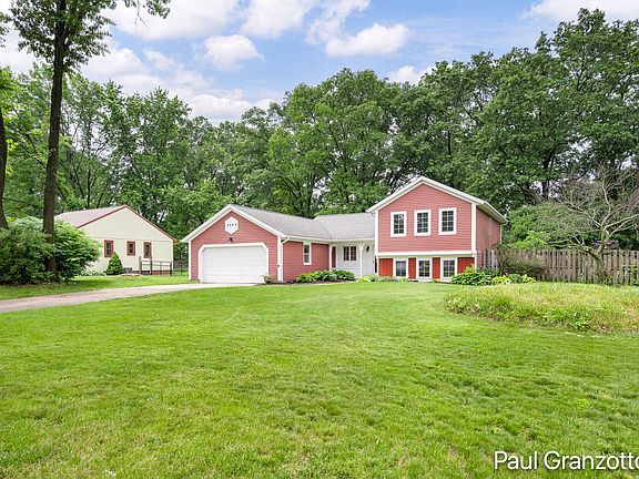 3rd image of 2483 Russit Dr NE