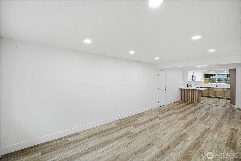 5th image of 2924 Forest Ridge Court S