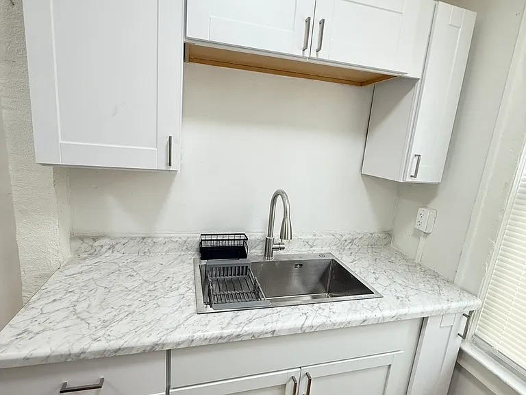 98 S Edith St #104 — Photo 5