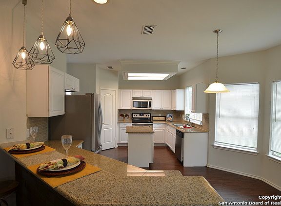 5th image of 310 Burkwood Ln