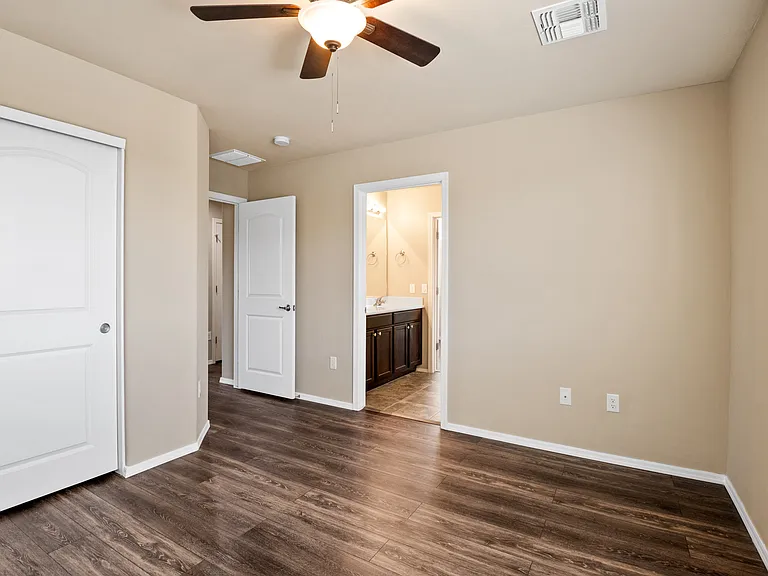 240 E Scepter Ln — Photo 16