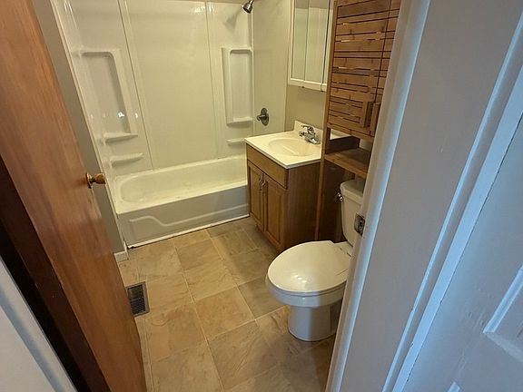 4th image of 103 E State St