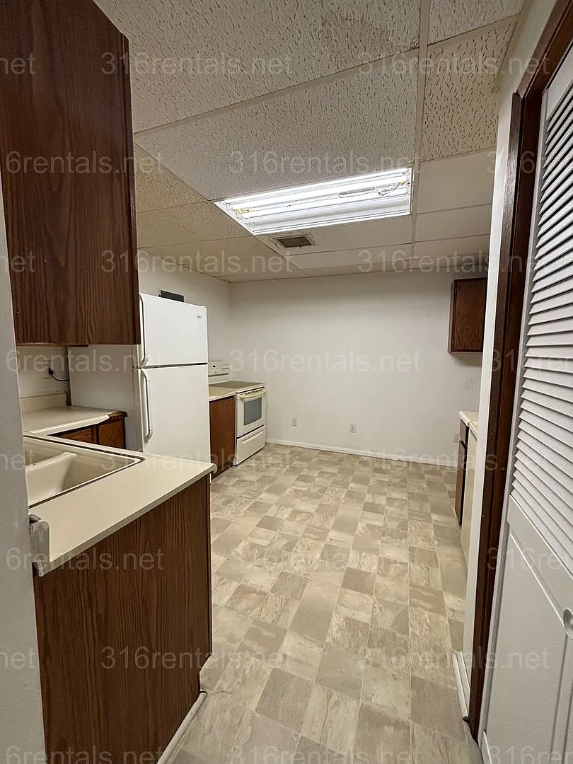 Pine & Gordy Apartments — Photo 2