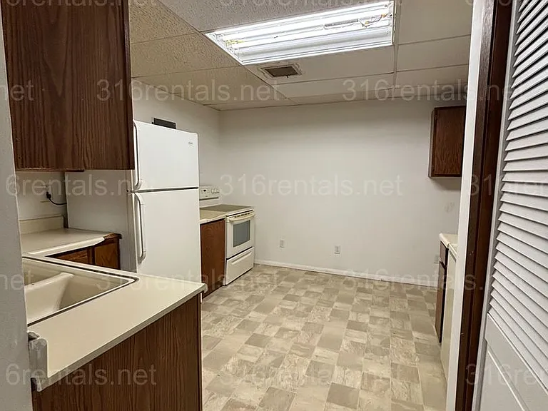 Pine & Gordy Apartments — Photo 2