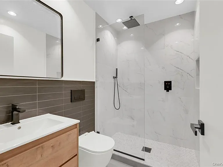225 Hilltop St — Photo 23