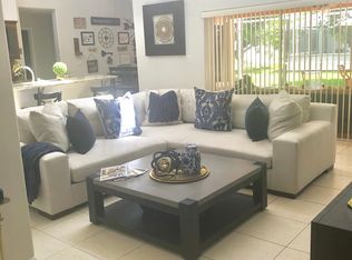 955 NW 202nd Ter, Pembroke Pines, FL 33029