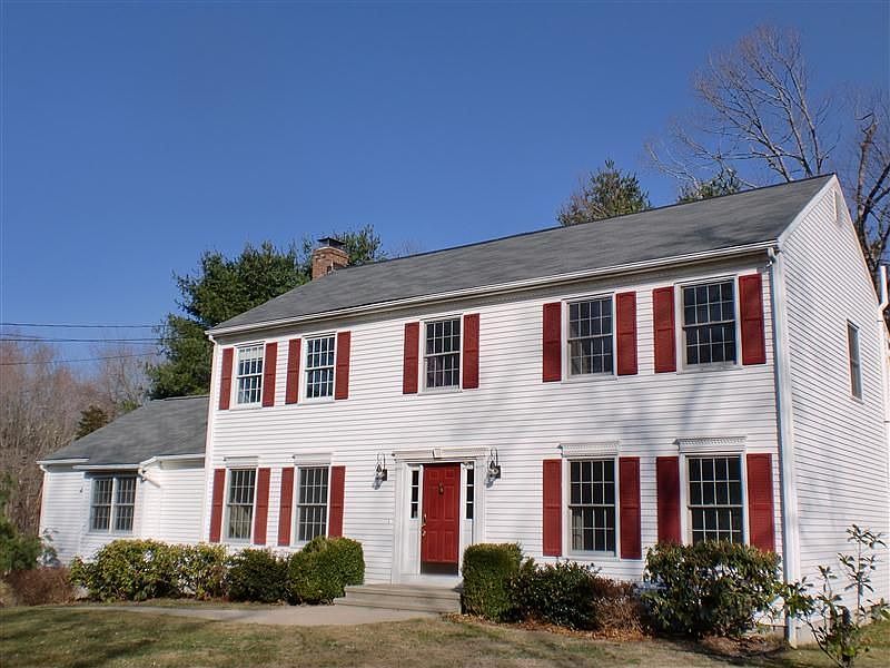 Lovely Colonial with Spacious Rooms