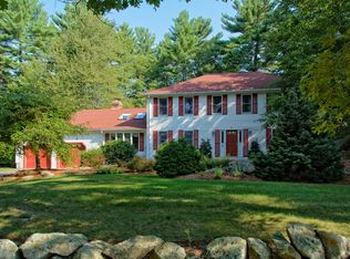 4 Walnut St, Upton, MA 01568