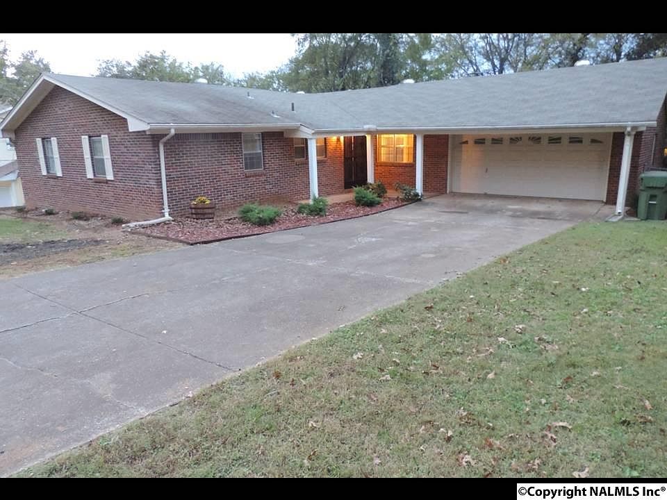 1st image of 407 Cumberland Dr SE