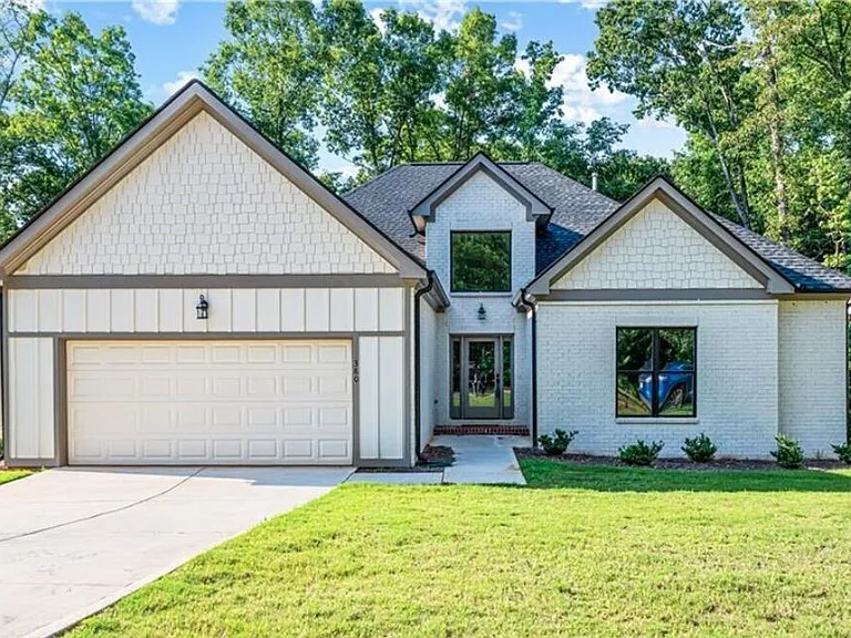 380 Ansley Dr — Photo 1