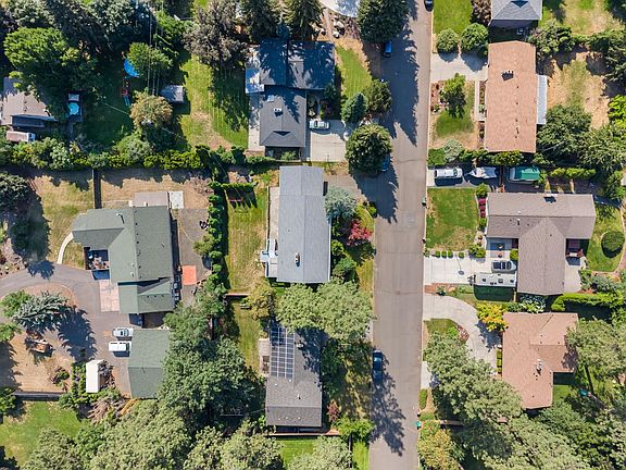 4th image of 2504 E 40th Ave