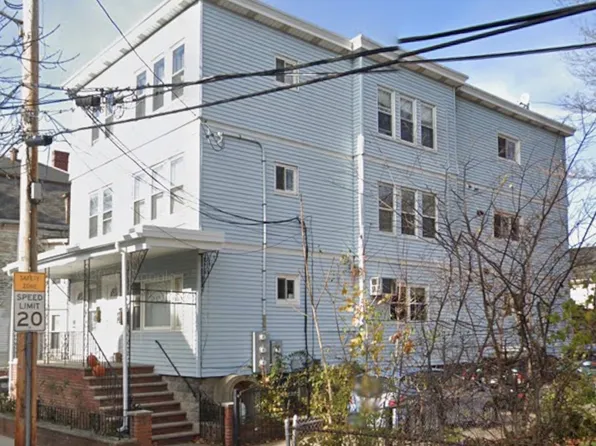 8 Arlington St #3, Somerville, MA 02145