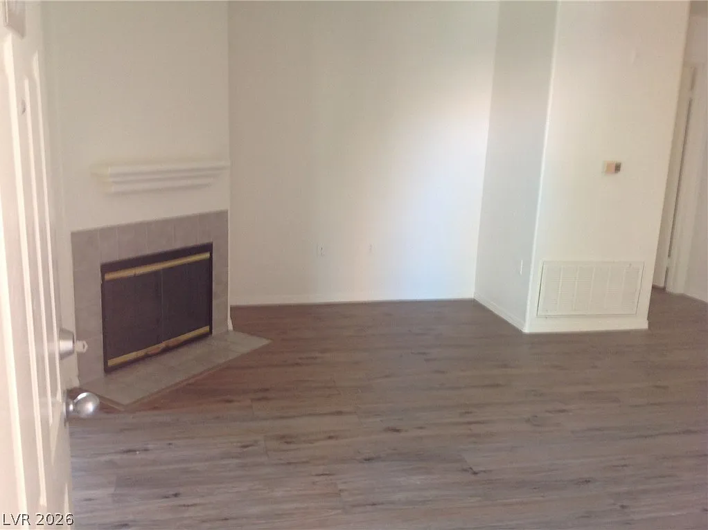 2 bed, 2.0 bath, 976 sqft, $1,100 — Photo 2
