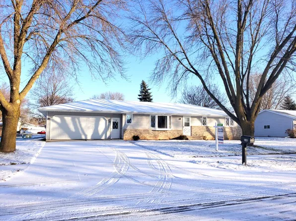 240 Bentwood Dr, Brillion, WI 54110