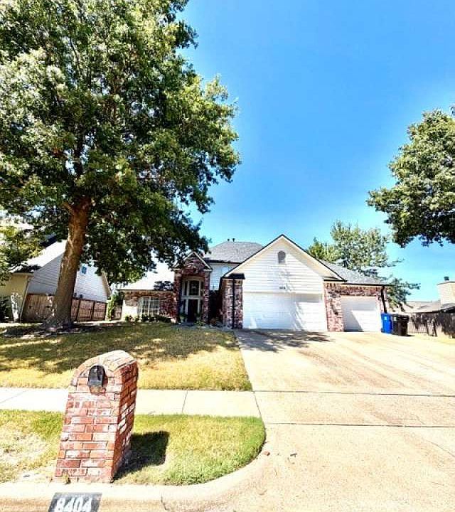 1st image of 8404 S 7th St
