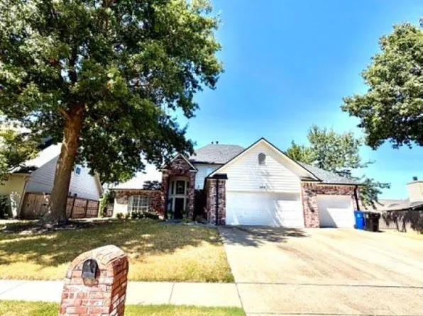 8404 S 7th St, Broken Arrow, OK 74011