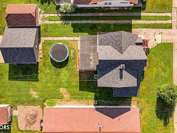 4th image of 216 Vogel Ave