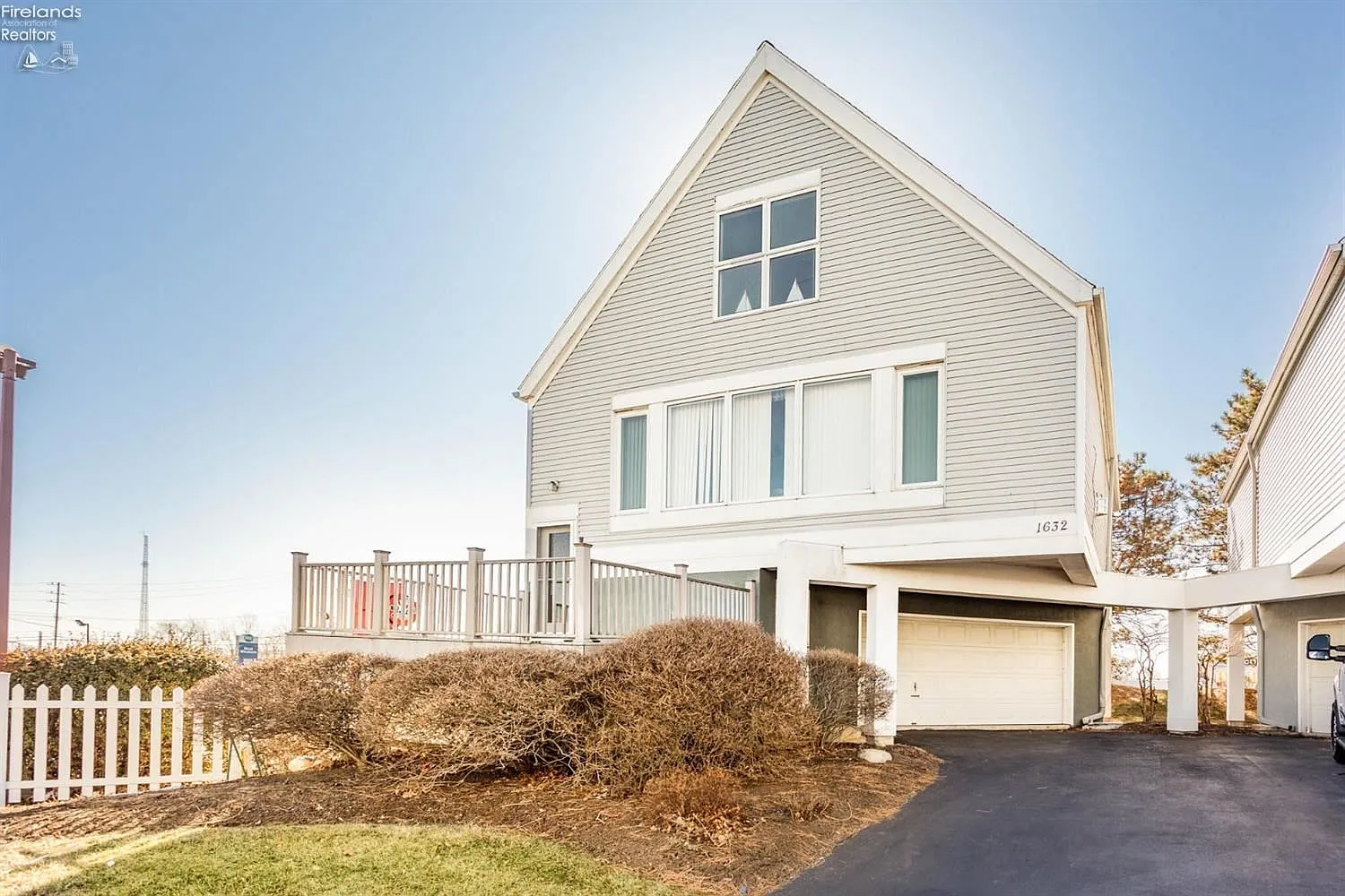 1632 Waters Edge Dr photo 1