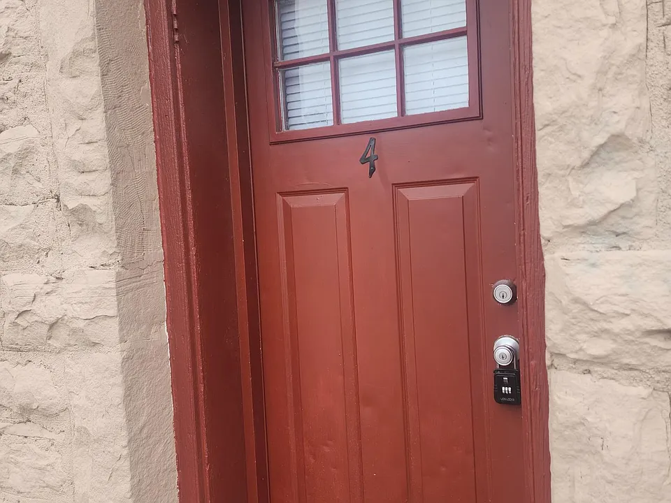 1943 Lake Ave #4