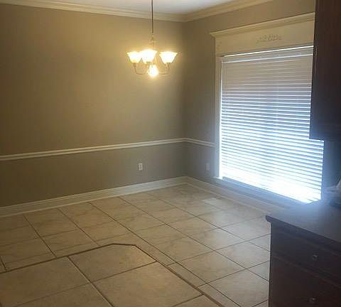 5th image of 2622 Long Branch Dr