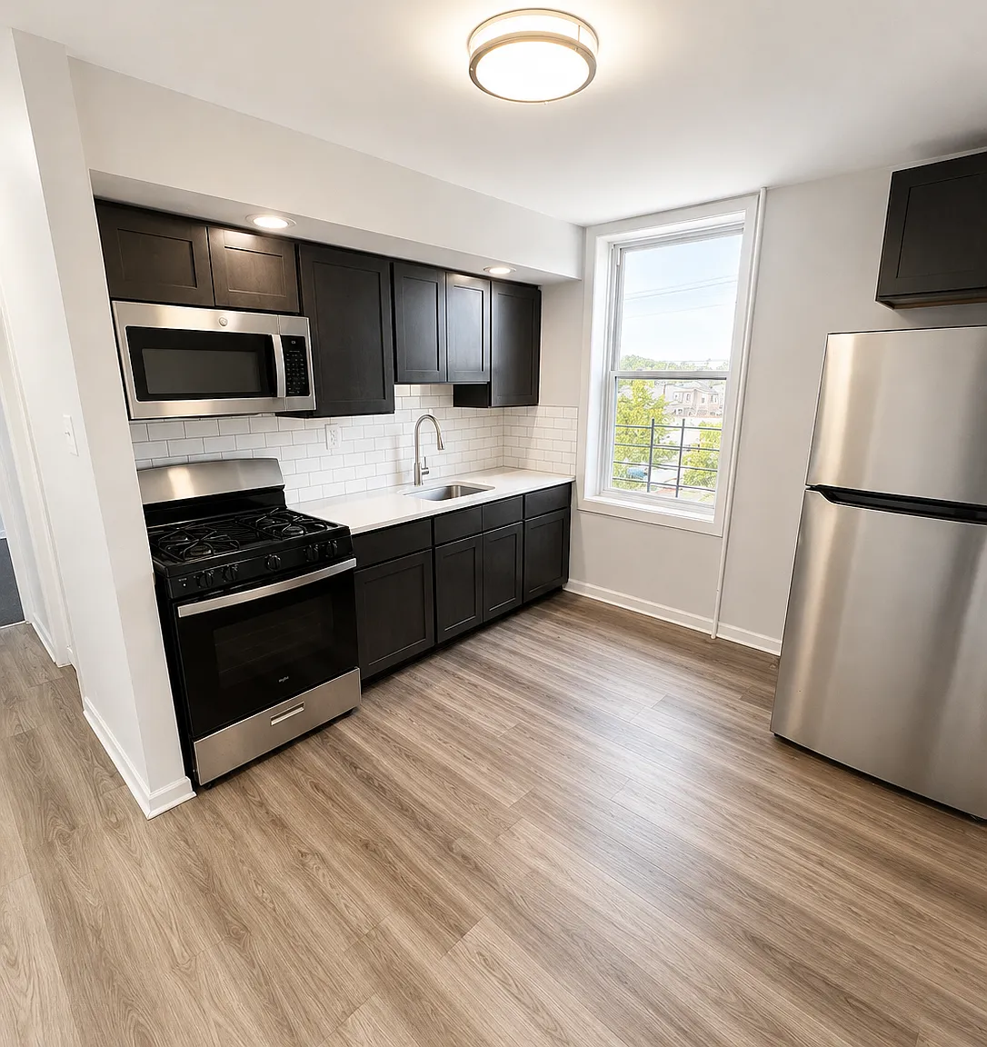 3 bed, $2,200 — Photo 1