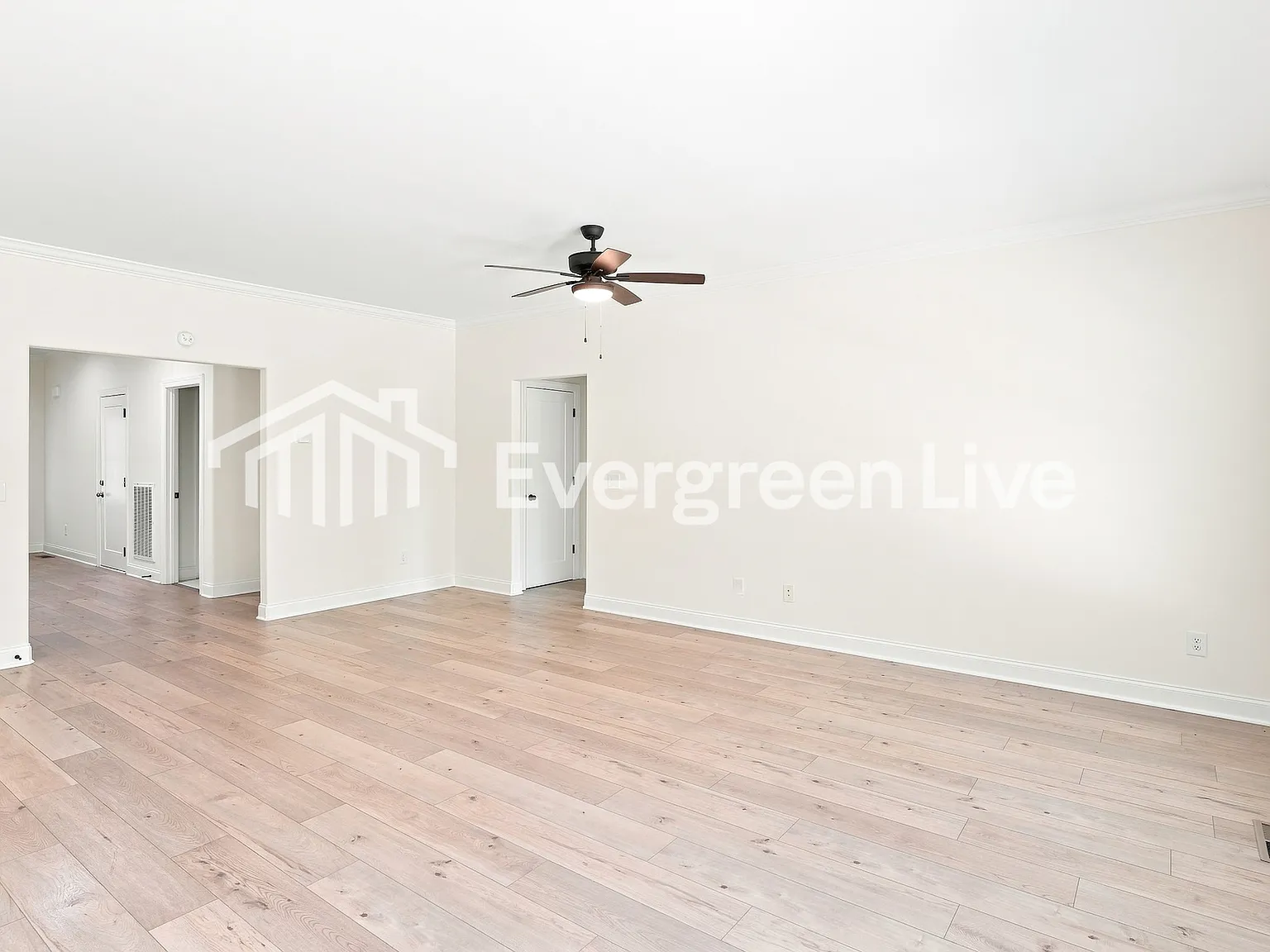 3 bed, 2.5 bath, 1624 sqft, $2,045 — Photo 2